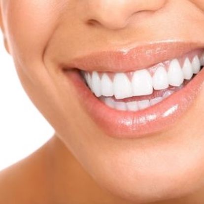 Bělejší zuby snadno a bezpečně! Zářivý úsměv již za neodolatelných 590 Kč!