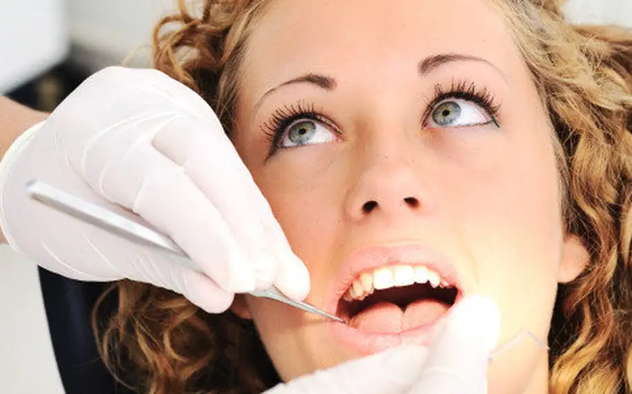 Profesionální bělení zubů na klinice Amradent