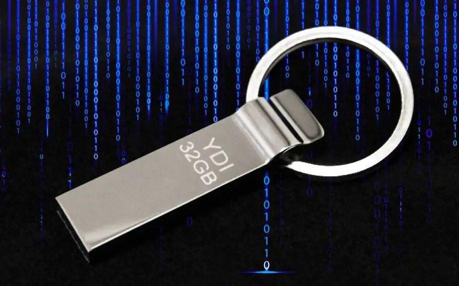 Stříbrný USB Flash disk 32GB s klíčenkou a s poštovným v ceně