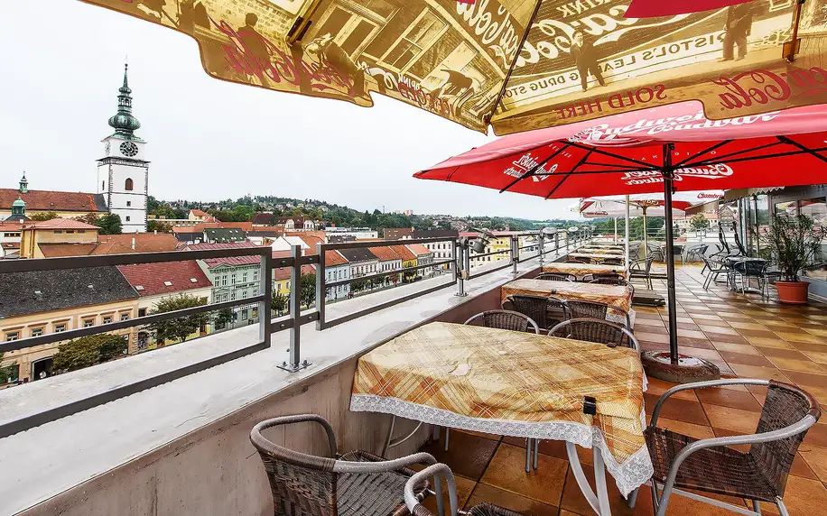 Až 5denní pobyt pro 2 s polopenzí, saunou a večeří na terase hotelu Zlatý kříž v Třebíči