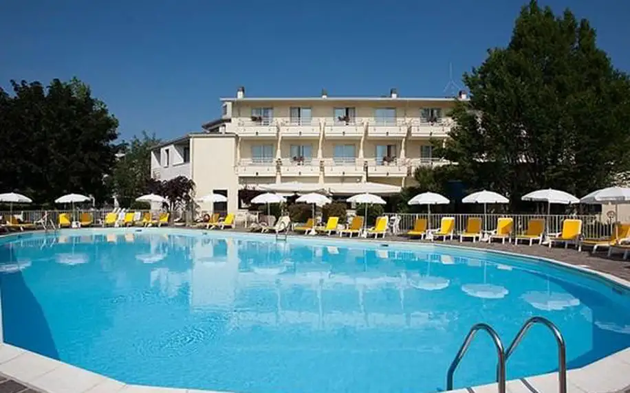 HOTEL DU PARC, Lago di Garda, Itálie, snídaně