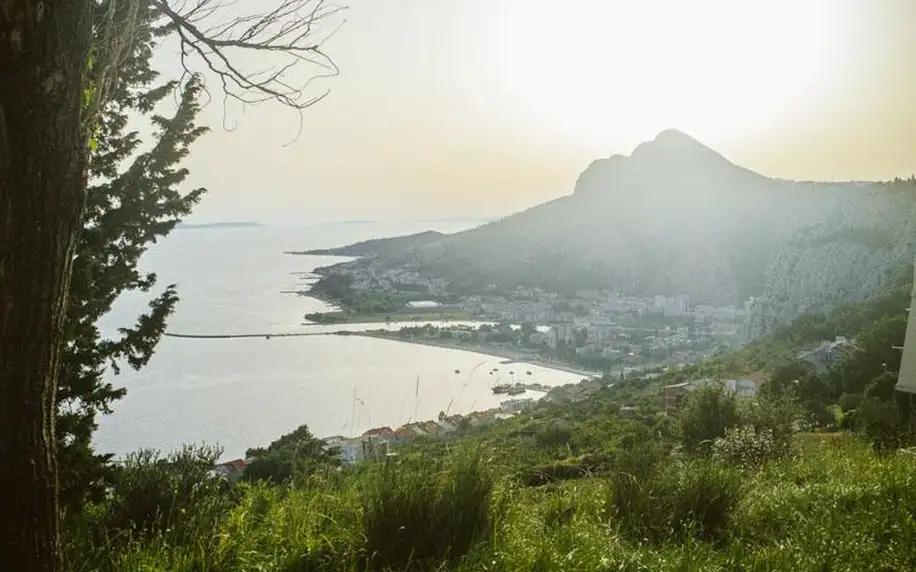 Chorvatsko, Omiš s polopenzí a dopravou