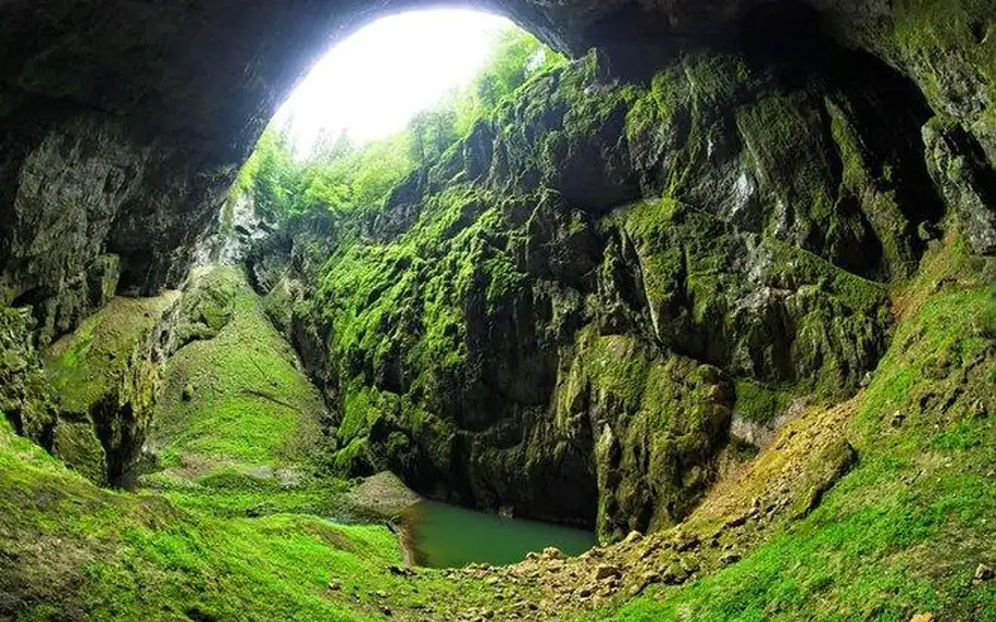 Návštěva Moravského krasu s prohlídkou jeskyní a ubytováním s polopenzí