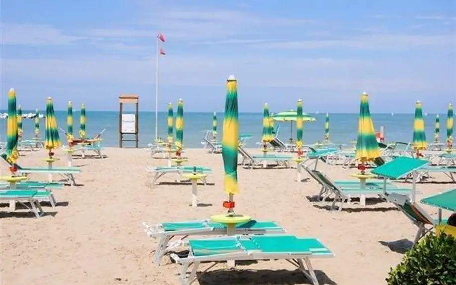 Sluníčko, koupání a zábava na plážích Rimini