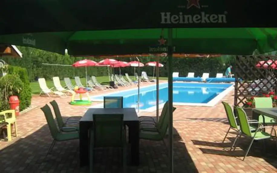 Letní relax u bazénu ve Wellness Penzionu Viktorie s dítětem do 12 let zdarma