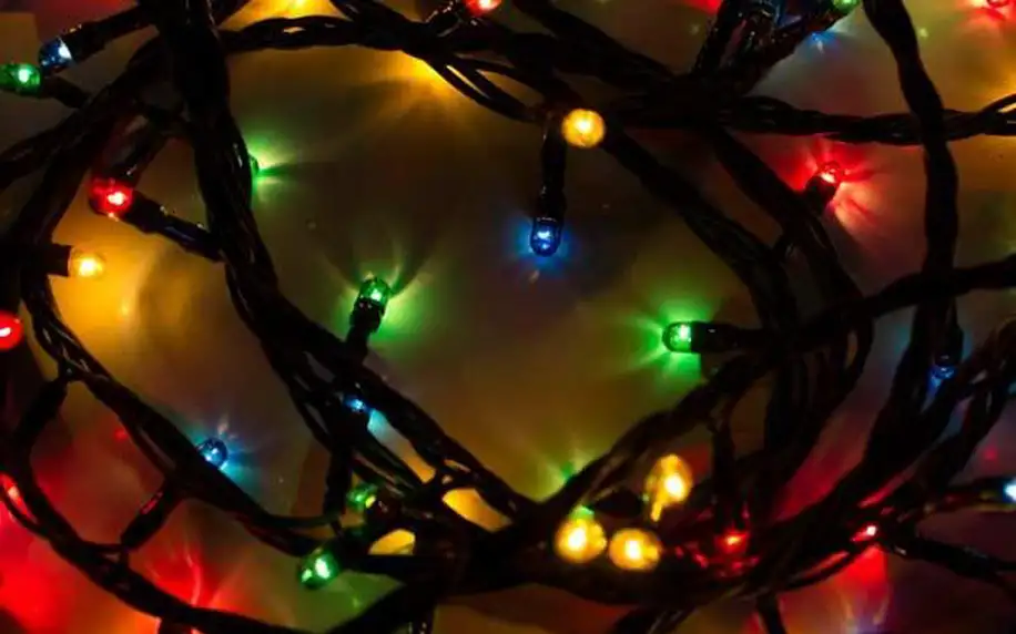 LED osvetleni na vanocni stromecek