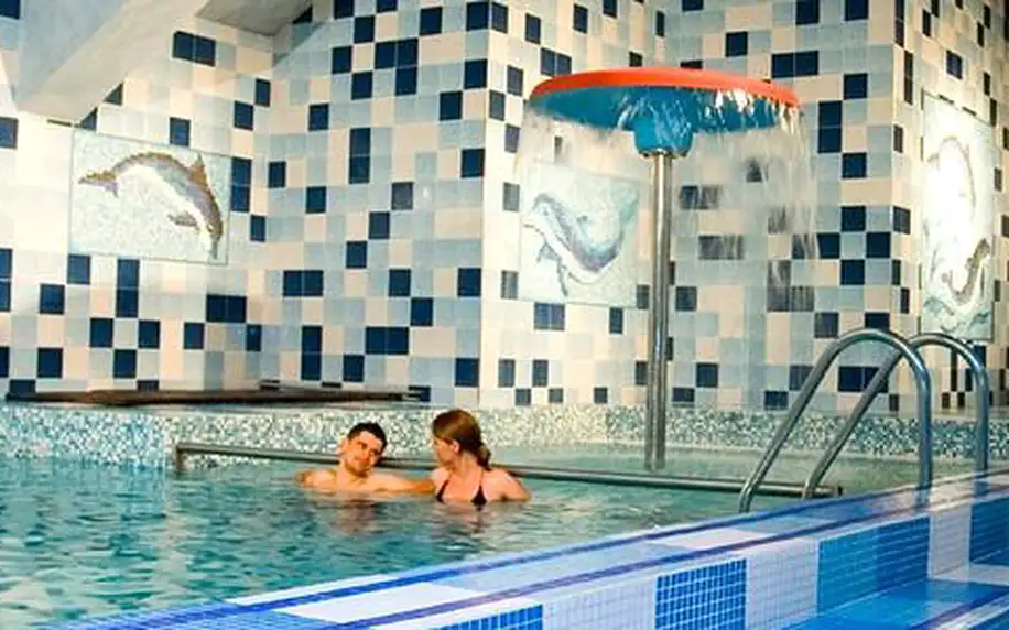 Wellness pobyt v hotelu Fit Fun *** v Harrachově přímo u lanovky na Čertovu horu s polopenzí, volným vstupem do bazénu a fitness + 1. dítě do 9,9 let ZDARMA