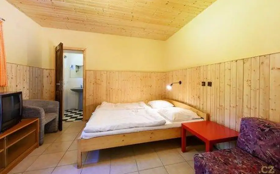 3 až 6denní pobyt s polopenzí pro dvě osoby v chatovém areálu Zděřina u Adršpachu