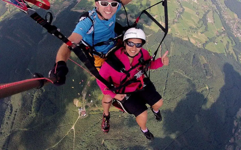 Paraglidingový let s akrobatickými prvky vč. videa