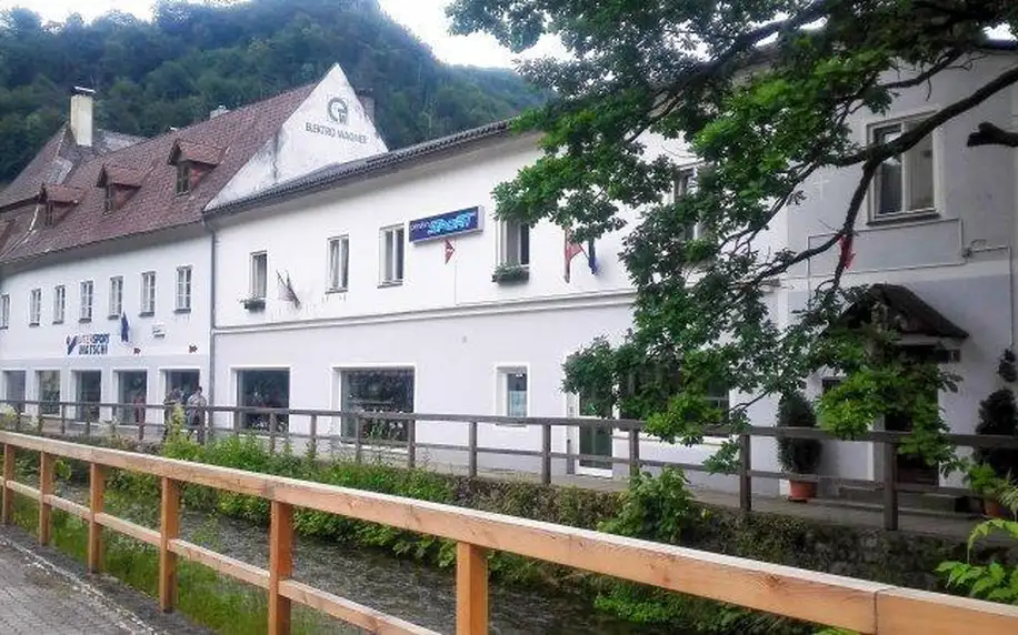 Rakouské Alpy v českém penzionu se snídaní