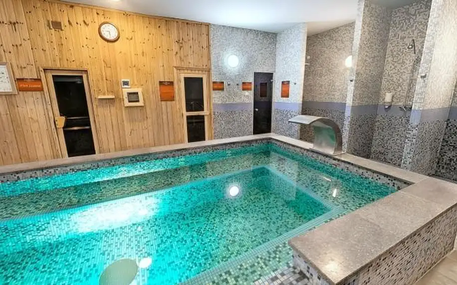 Maďarsko luxusně v zámeckém hotelu s bazény