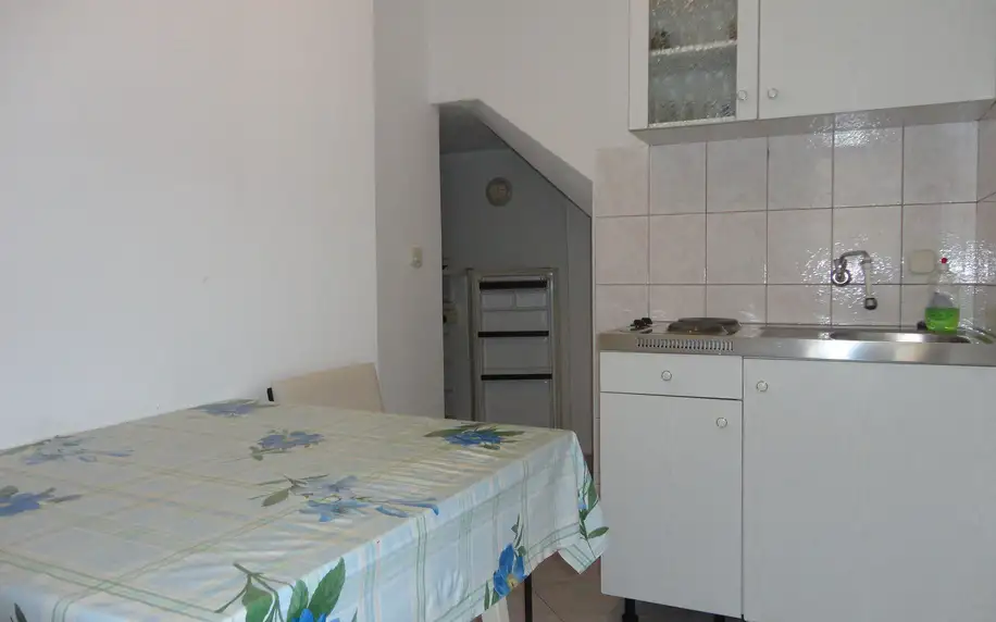 Opalování v Drveniku: apartmány přímo u pláže