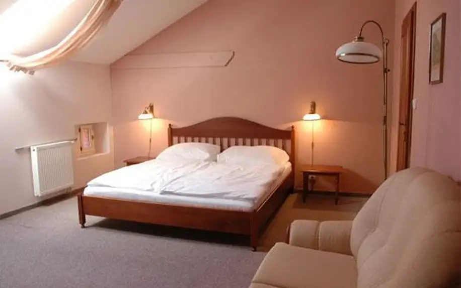 Romantický pobyt v Hotelu Zámek Mostov na 3 až 5 dní pro dva + polopenze a wellness.