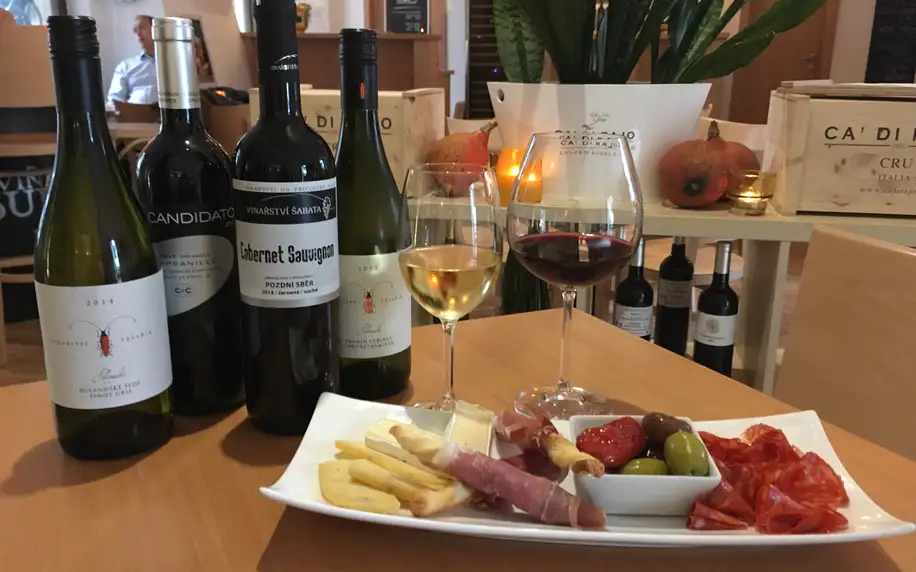 Tapas talíř: 200 g vybraných španělských delikates + láhev kvalitního vína v centru Prahy