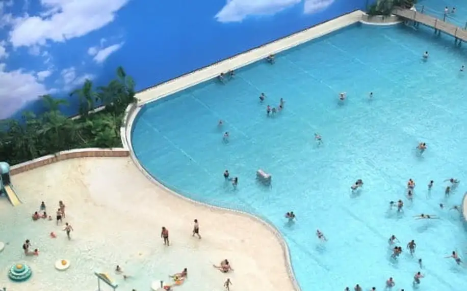 Celodenní zájezd pro 1 osobu do zábavního aquaparku Tropical Islands v Německu