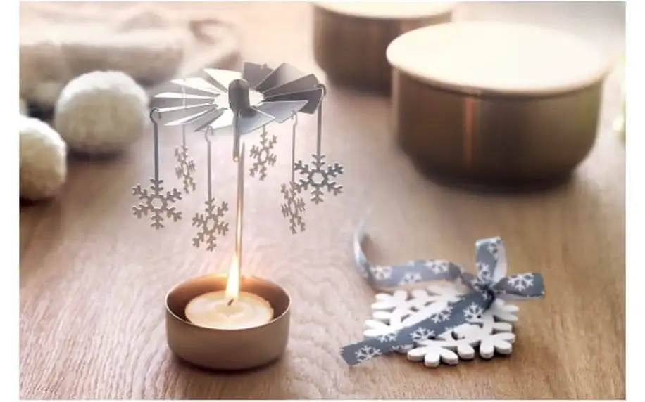 Vánoční dekorace se svíčkou