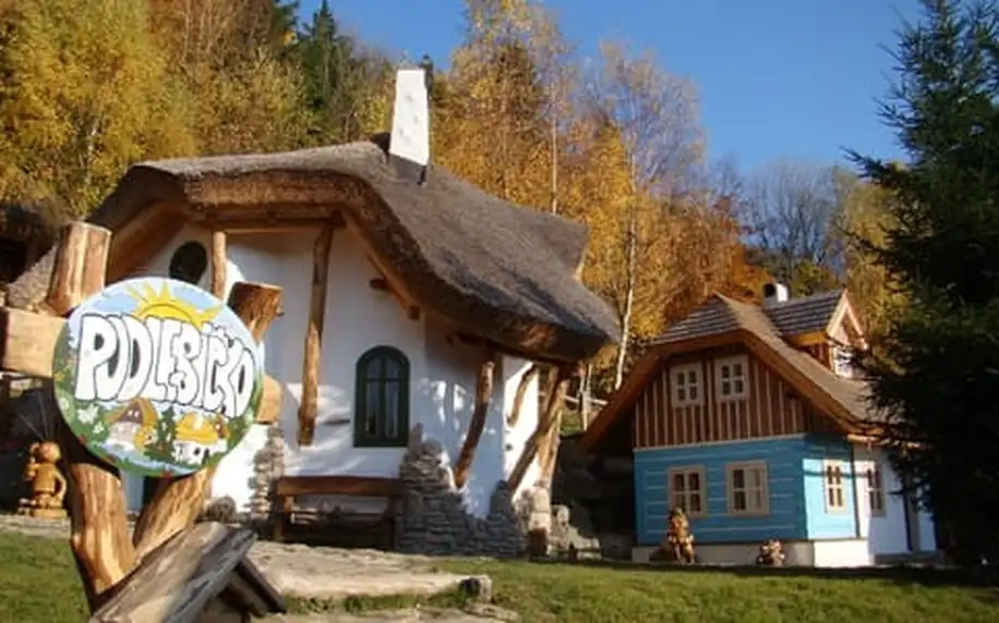 Pohádková vesnička Podlesíčko s bazénem, ubytováním v chaloupce a 2 dětmi do 12 let zdarma