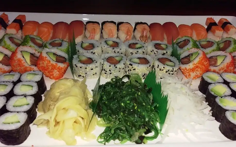 Sushi set plný lahodných rolek ze Sushi Miomi
