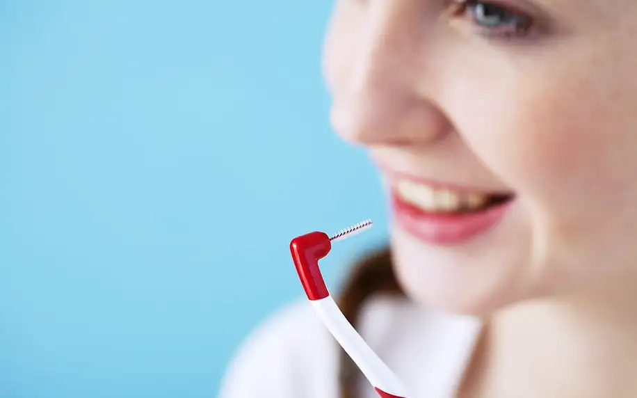 Dentální hygiena v délce 60 minut: odstranění zubního kamene a pigmentace + fluoridace