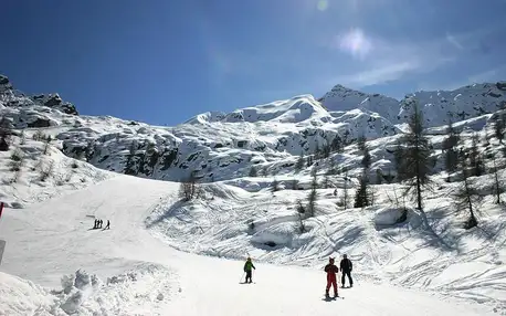 Hotel Urri - 5denní lyžařský balíček se skipasem a dopravou v ceně, Aprica