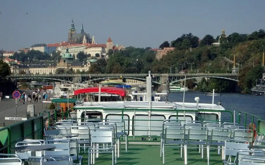 Námořníci, hurá na Vltavu: Plavby lodí Moravia