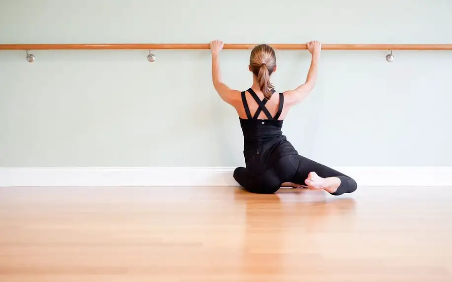 Barre joga: vyzkoušejte jógu u baletní tyče