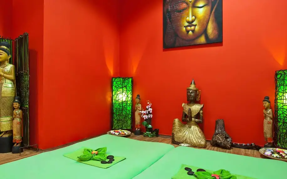 Párová relaxace v Thajském ráji: masáž, Garra Rufa a osvěžující nápoj