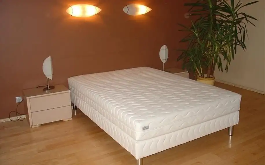 Čalouněná postel LUX