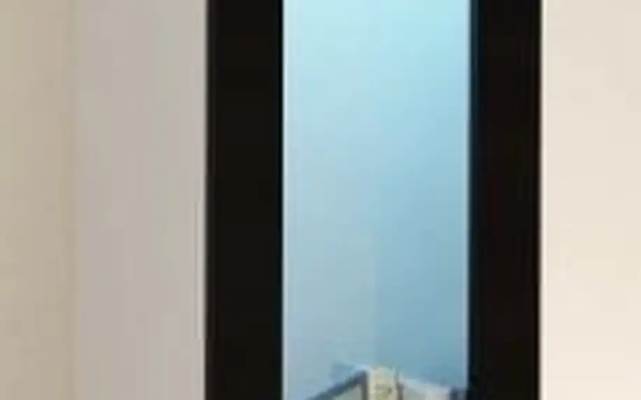 Vigo - Vitrína závěsná, 1x dveře sklo (bílá mat/černá VL)