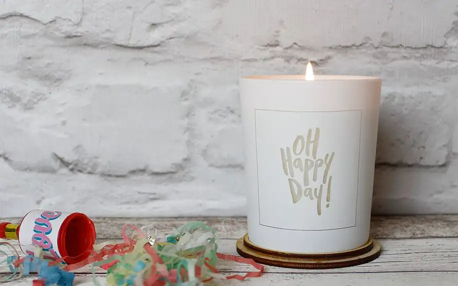 Love Inc. Bílá svíčka Happy Day - fíky a bílé pižmo, sklo, dřevo, vosk