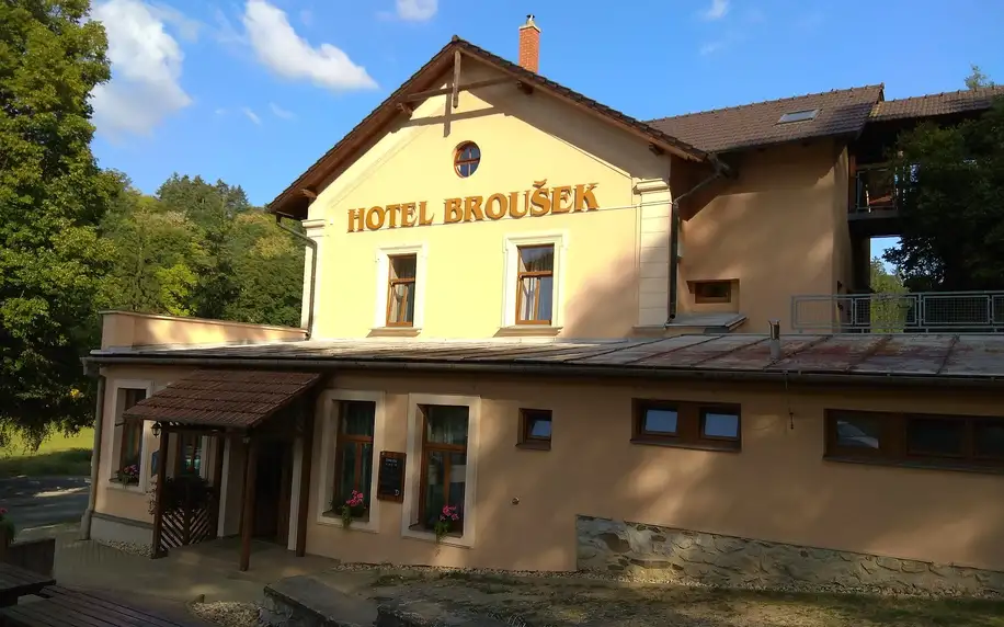 Hotel v Moravském krasu se snídaní či polopenzí
