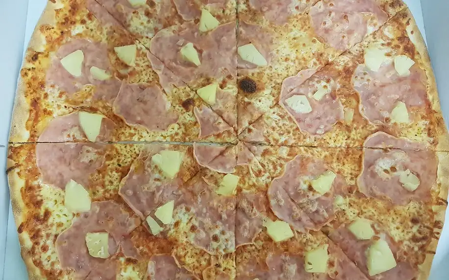 Pizza dle výběru: 40 cm či 2 pizzy o průměru 32 cm