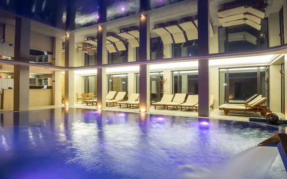 Zimní romantika ve Spa & Wellness Hotelu Zámek Lužec **** s wellness, procedurami a polopenzí