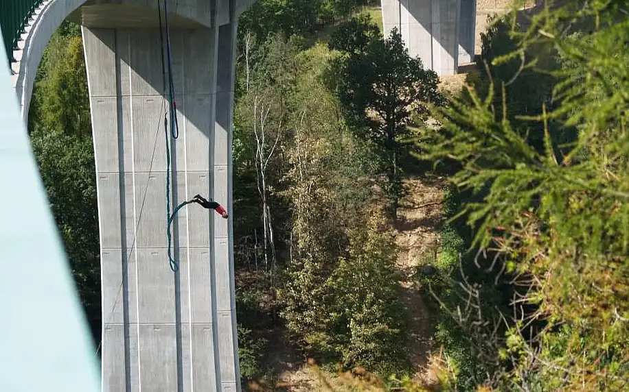 Bungee jumping Chomutov - bungee z nejvyššího mostu v ČR