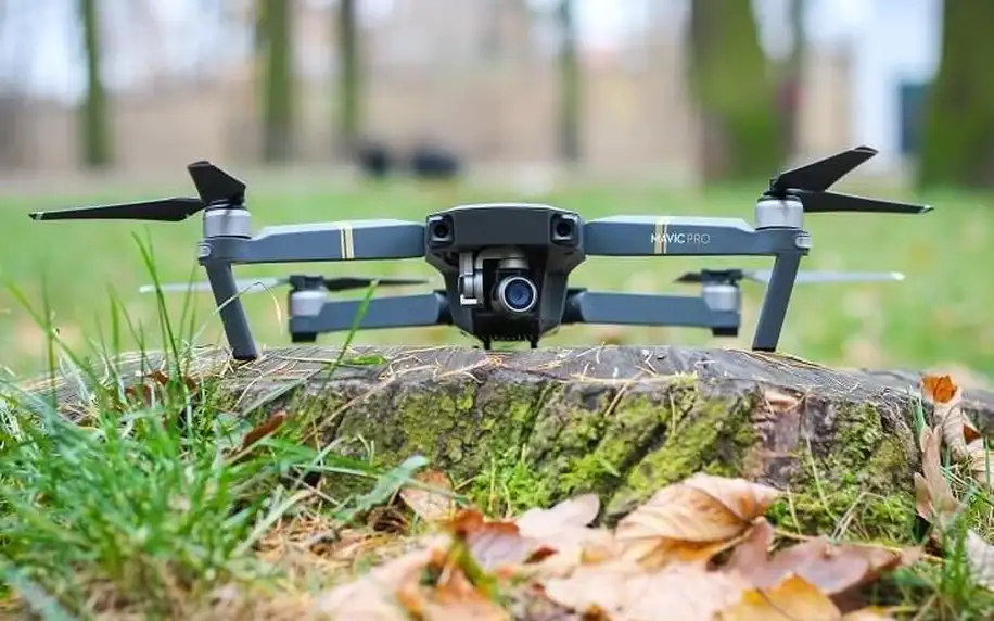 Dron - létání s nohama na zemi