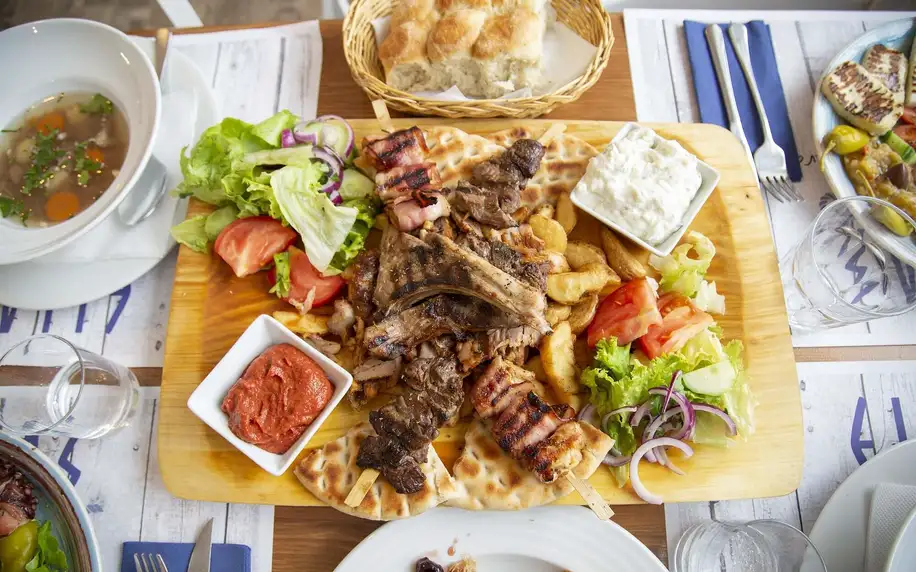 Řecké degustační menu s masem i mořskými plody