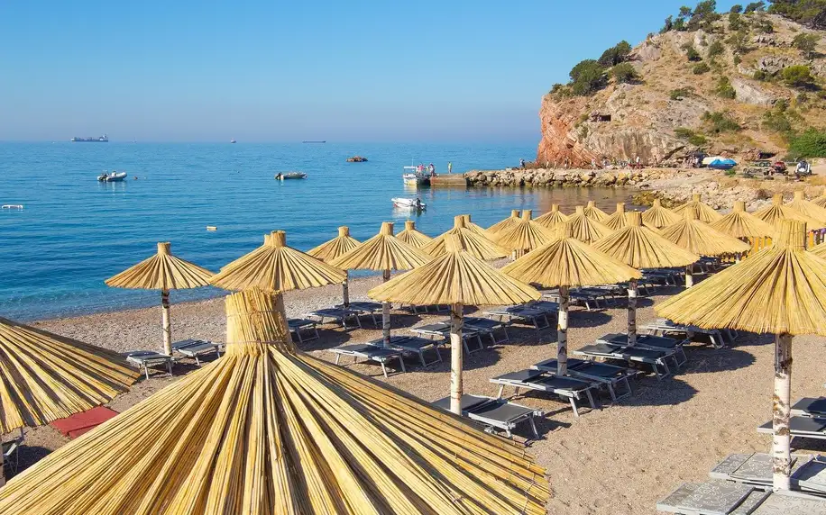 Pobyt v Černé Hoře: hotel se stravou i soukromou pláží