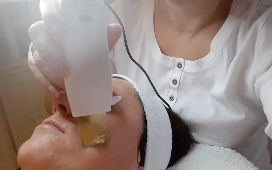 Kosmetické ošetření pleti i s ultrazvukovou špachtlí