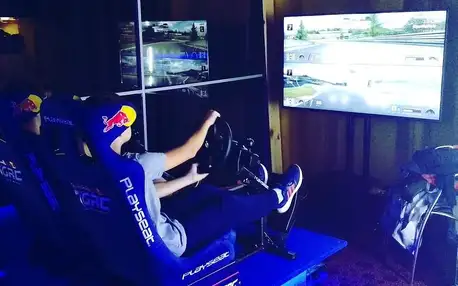 Virtuální realita a závodní RedBull sedačky ve 3D