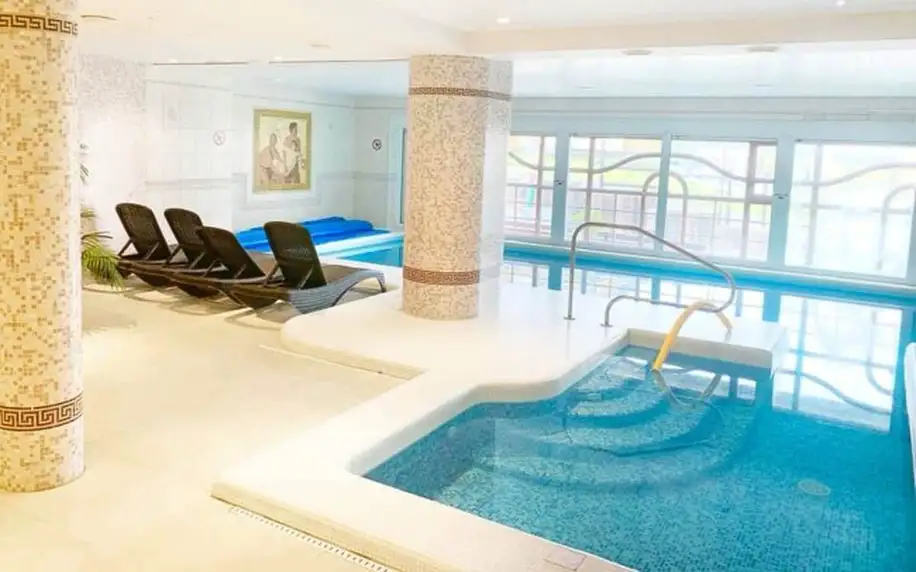 Krušné hory v Hotelu Praha *** s polopenzí, saunou a neomezeným vstupem do bazénu a vířivky + hudební večery