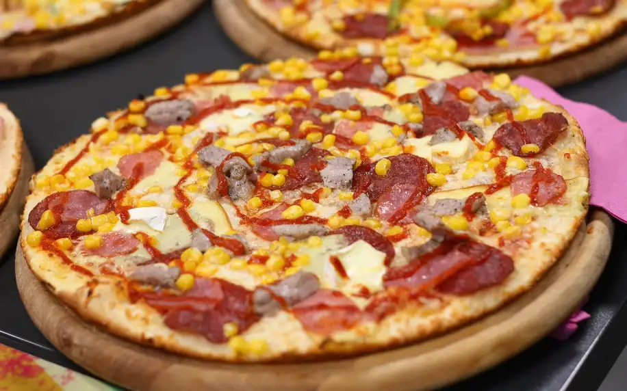 Maníkovo bistro východ: 1 - 4 pizzy dle výběru