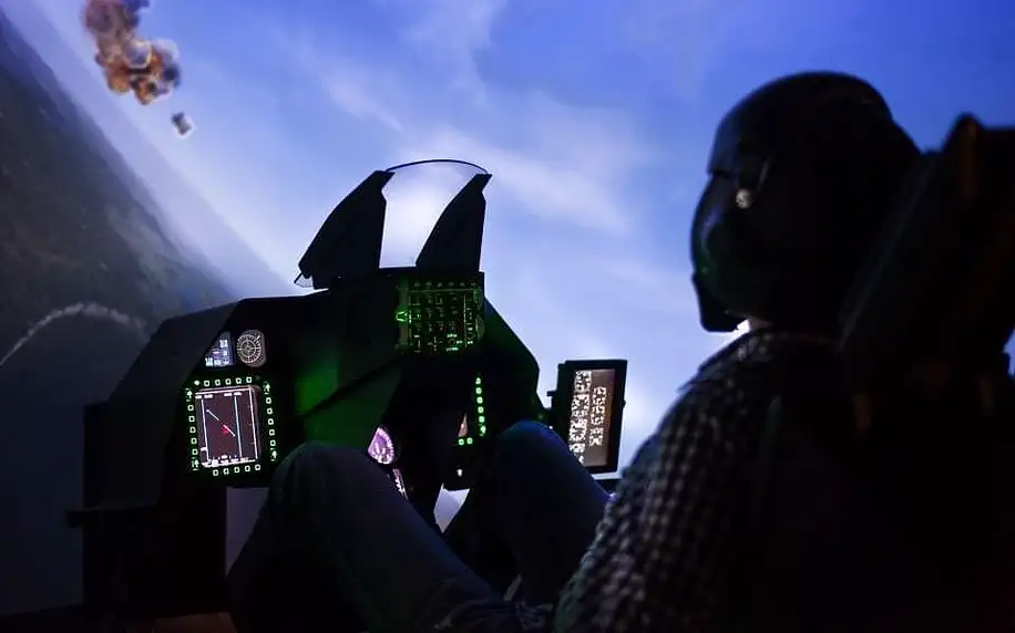 Letecký simulátor stíhačky F16 v Brně