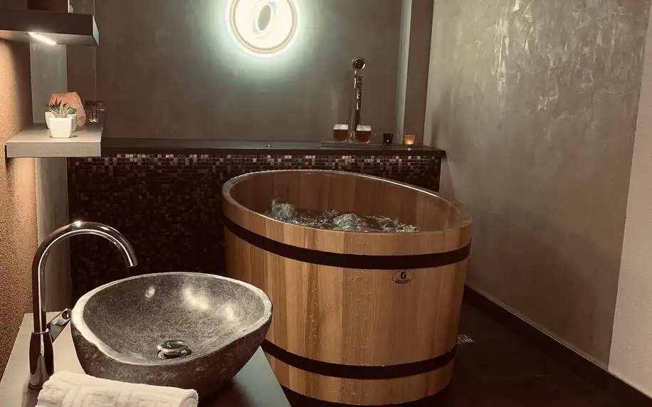 Privátní koupel v růžích nebo pivní lázně pro dva