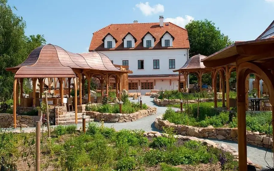 Průhonice, Středočeský kraj: Babiččina Zahrada Penzion & Restaurant