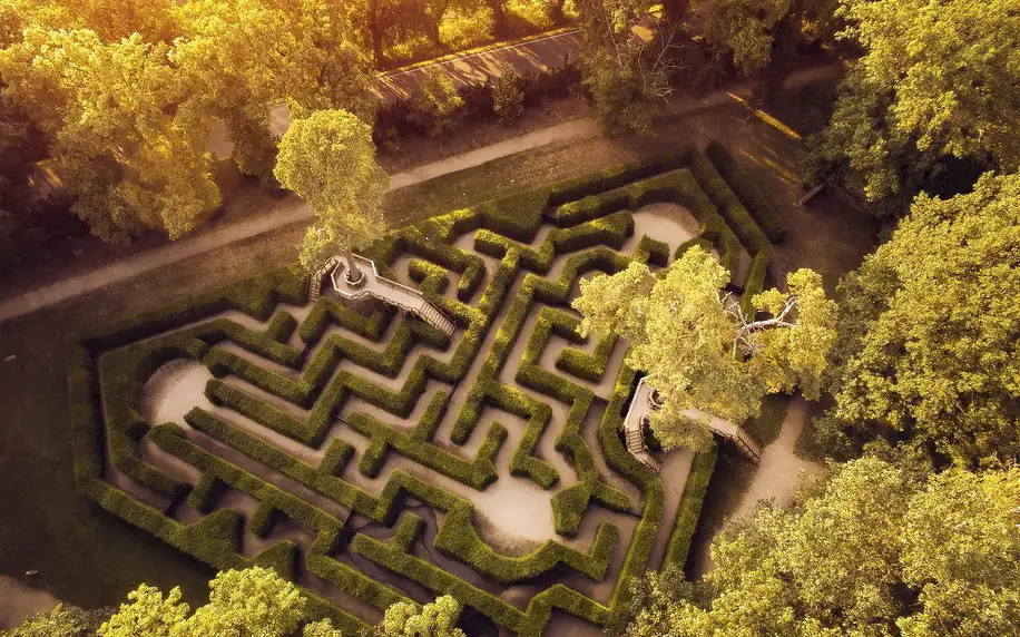 Pobyt na zámku: labyrint, polopenze i wellness
