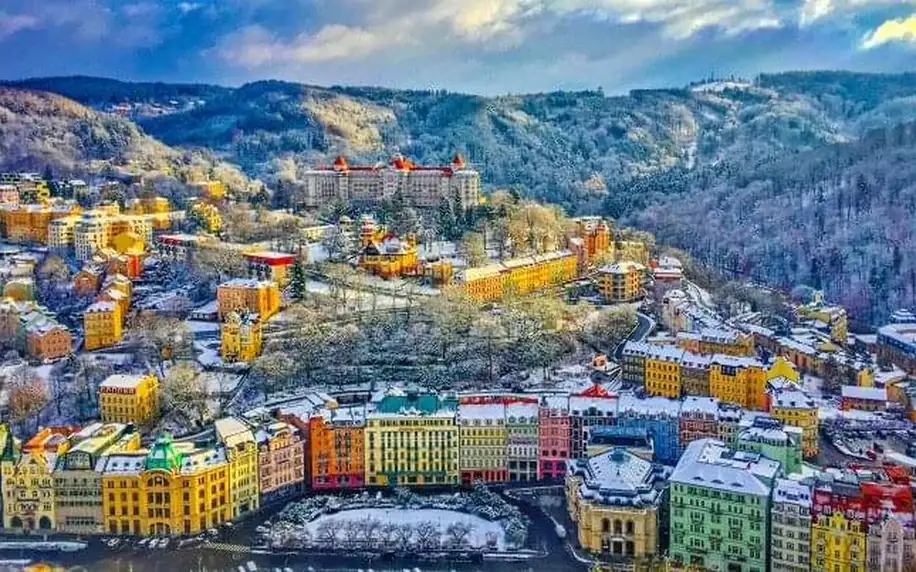 Karlovy Vary: Relax v Hotelu Růže **** s polopenzí a až 5 wellness a léčebnými procedurami + káva a zákusek