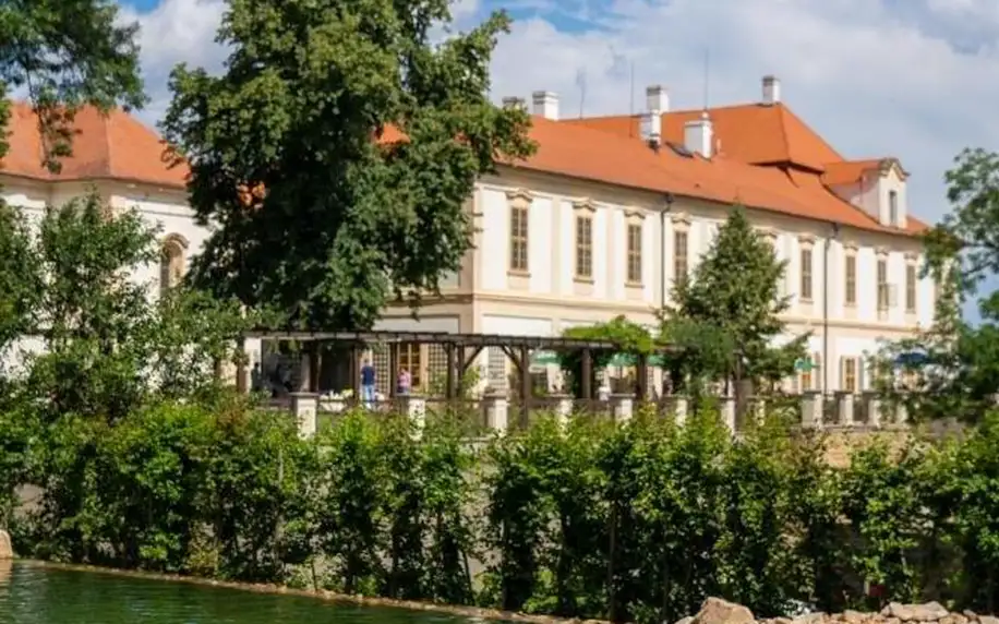 Maxmilian Lifestyle Resort v areálu zámku Loučeň