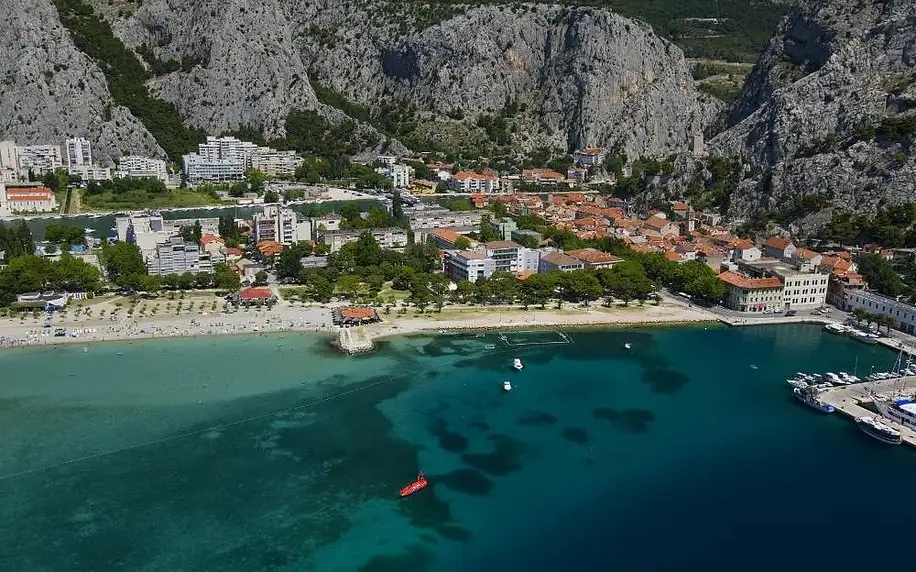 Chorvatsko, Omiš: Hotel Plaža