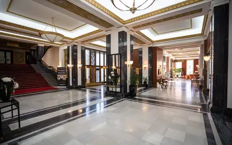 Legendární Grand Hotel International se snídaní