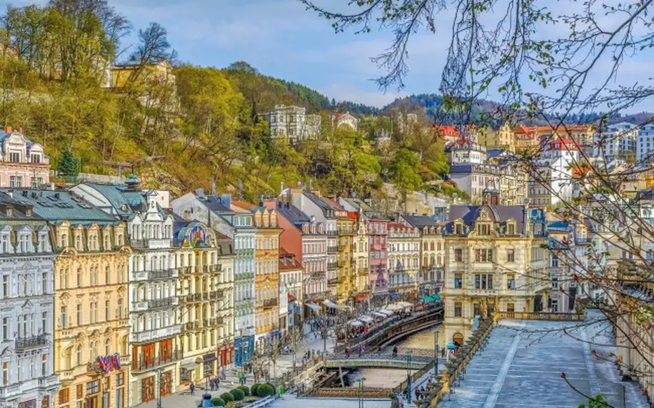 Karlovy Vary exkluzivně v centru: 4* Spa Hotelu IRIS s neomezeným wellness, bazénem, procedurami a polopenzí
